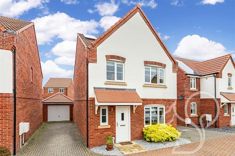 4 bed property, in Guilford Way, £350,000