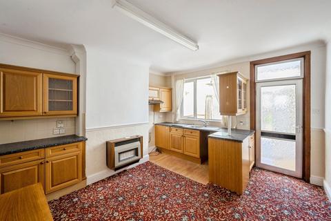 2 bed property, in Dearne Road, £100,000