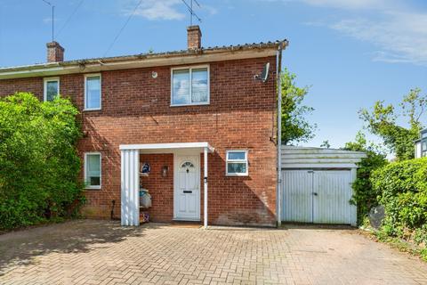 3 bed property, in Courtlands, £525,000