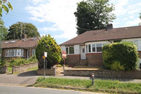 2 bed property, in Grand Avenue, £395,000