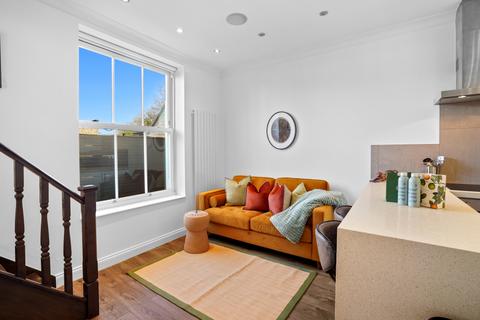 2 bed property, in Earls Court Road, £715,000