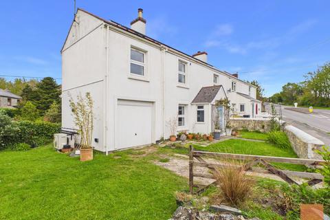 3 bed property, in East Hill, £250,000