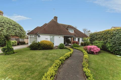4 bed property, in Maple Avenue, £850,000
