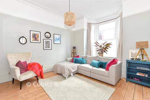 4 bed property, in Taswell Road, £695,000