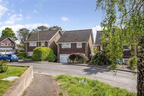 4 bed property, in Hermitage Gardens, £450,000