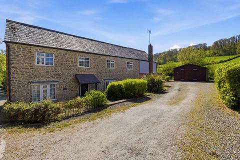 4 bed property, in Cowleigh Gate, £580,000