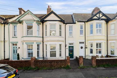 2 bed property, in Dunnett Road, £260,000