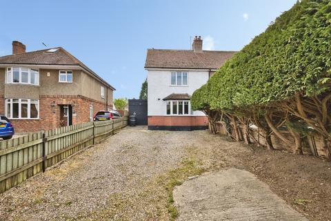 3 bed property, in South Street, £230,000