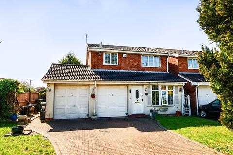 3 bed property, in 204 Parkfield Drive, £360,000