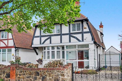 3 bed property, in Church Road, £475,000