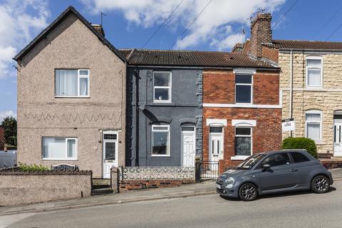 2 bed property, in Claypit Lane, £87,000