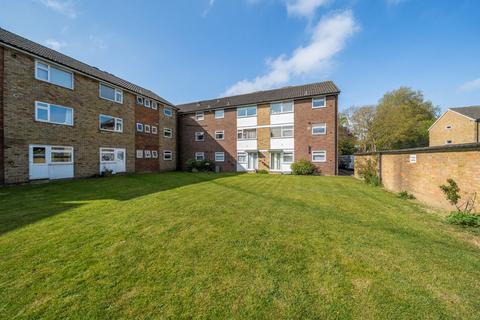 1 bed property, in Bishops Green, £260,000