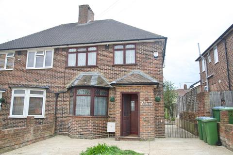 3 bed property, in Ridgebrook Road, £450,000