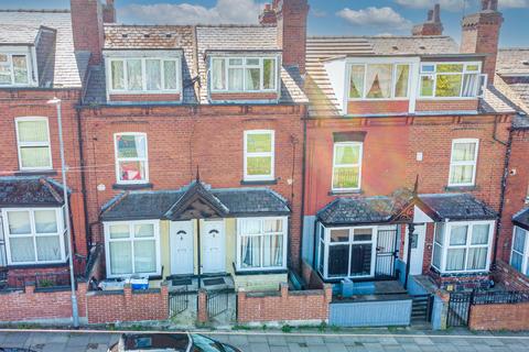 4 bed property, in Elford Place East, £170,000