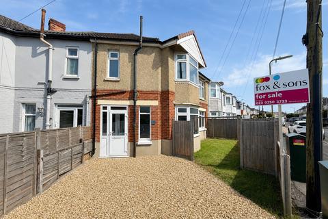 3 bed property, in Grange Crescent, £200,000