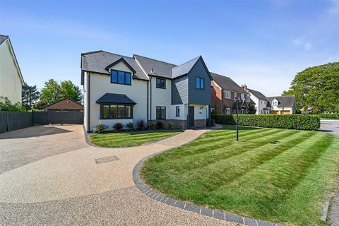 5 bed property, in Hall Road, £1,250,000