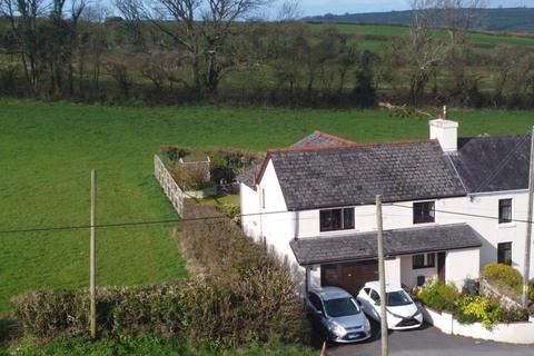 3 bed property, in Pontantwn, £300,000