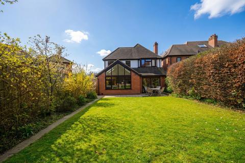 4 bed property, in Rectory Road, £775,000