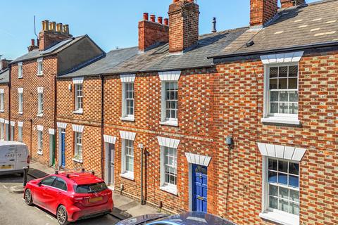 2 bed property, in Observatory Street, £675,000