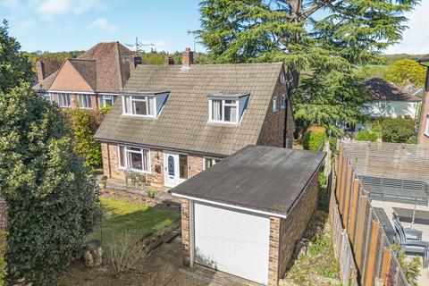 3 bed property, in Cedar Way, £775,000