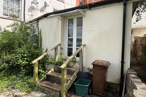 2 bed property, in Angel Hill, £55,000