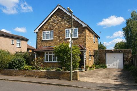 3 bed property, in Riverside Place Stanwell, £550,000
