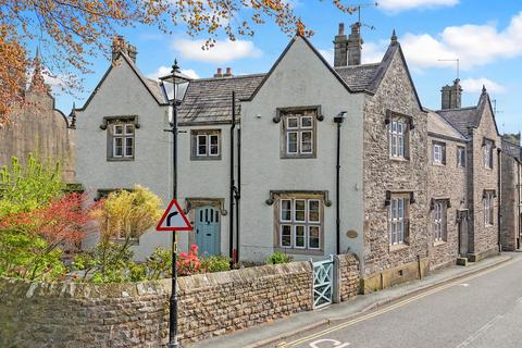 4 bed property, in Fairbank, £540,000