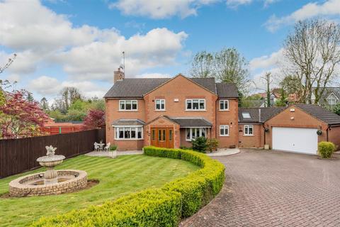 4 bed property, in Beech Close, £699,995