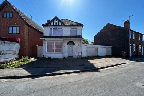 3 bed property, in Gipsy Lane, £160,000