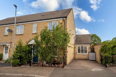 3 bed property, in Covent Garden, £365,000
