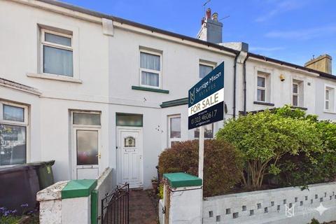 2 bed property, in Carlton Road, £270,000