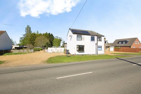 3 bed property, in Guntons Road, £280,000