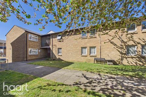 1 bed property, in Russell Court, £325,000