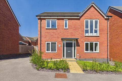 4 bed property, in Chesterfield S45, £340,000