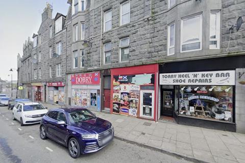 1 bed property, in 79, £3,000