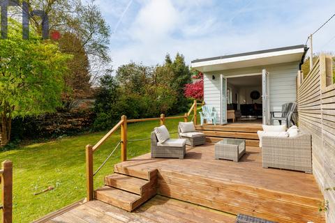 5 bed property, in 51 Watergate Road, £625,000