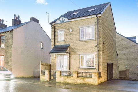 4 bed property, in Lingwood Gardens, £215,000
