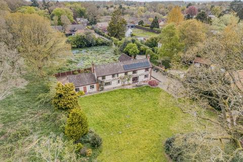 4 bed property, in Waterloo Road, £600,000