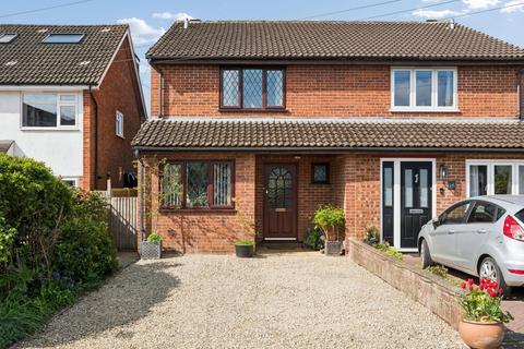 3 bed property, in Captain Cook Close, £625,000