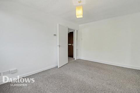 1 bed property, in Llanishen Court, £120,000