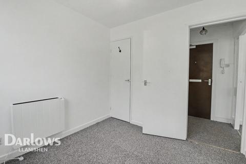 1 bed property, in Llanishen Court, £120,000