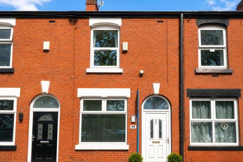 2 bed property, in Old Chapel Street, £200,000