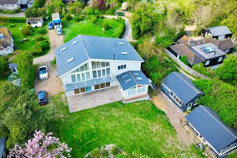 3 bed property, in Long Barn, £1,100,000
