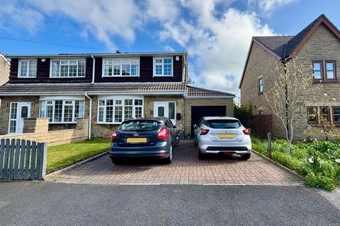 3 bed property, in Foster Park Road, £240,000
