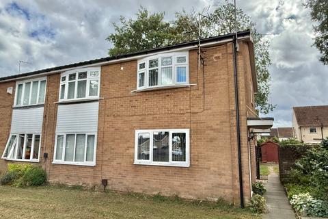 2 bed property, in Pine Avenue, £100,000