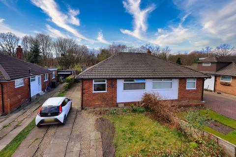 2 bed property, in Moseley Wood Croft, £315,000