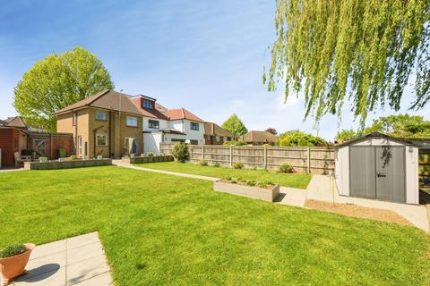 3 bed property, in Kingscroft Road, £625,000