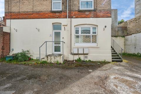 1 bed property, in Rodwell Road, £115,000