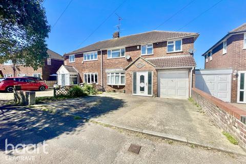4 bed property, in Mendip Way, £425,000