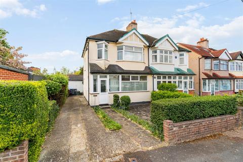 3 bed property, in Allgood Close, £575,000
